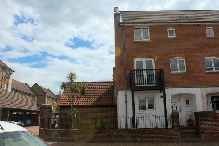 3 Bedroom Town House To Rent In Key West, Eastbourne, East Sussex, BN23