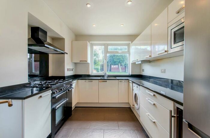 3 Bedroom Detached House To Rent In Suffolk Road, North Harrow, Harrow, HA2