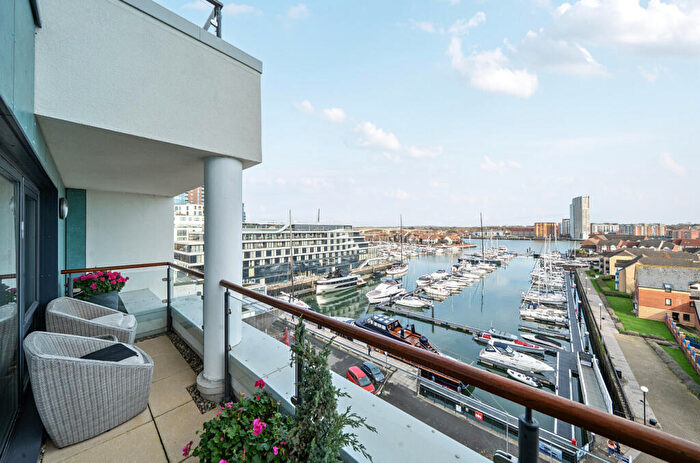 2 Bedroom Apartment For Sale In Maritime Walk, Southampton, Hampshire, SO14