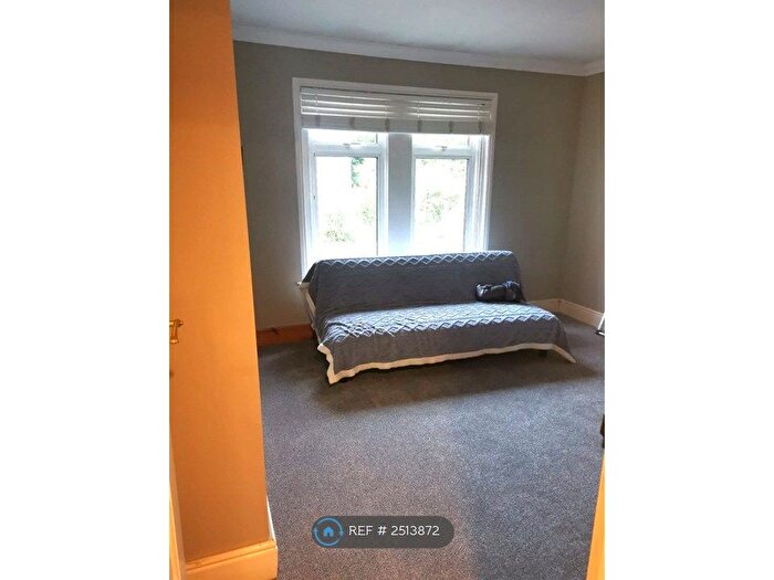 1 Bedroom Flat To Rent In Portsmouth Road, Bursledon, Southampton, SO31