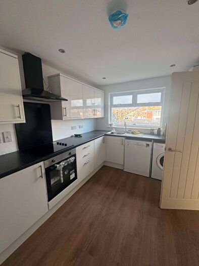 3 Bedroom Flat To Rent In Sundon Park Parade, Luton, LU3