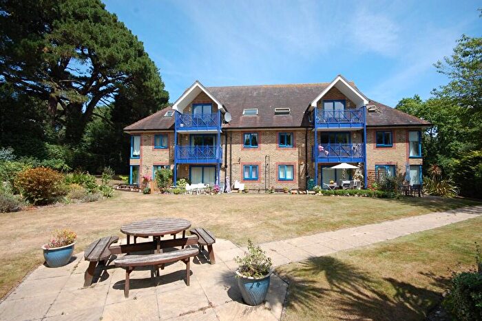 2 Bedroom Flat For Sale In West Overcliff Drive, Bournemouth, Dorset, BH4