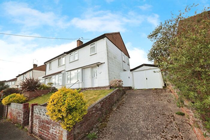 3 Bedroom Semi-Detached House For Sale In Lynton Road, Chesham, HP5