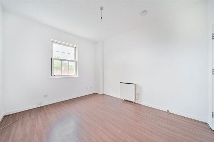 2 Bedroom Apartment To Rent In Sophia Square, London, SE16
