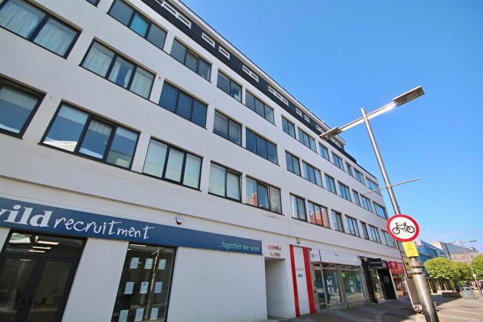2 Bedroom Flat For Sale In - Arundel Street, Portsmouth, Hampshire, PO1