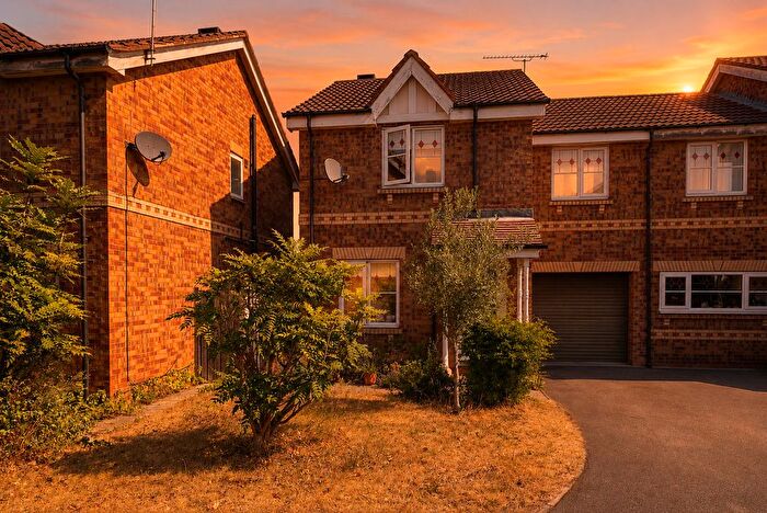 3 Bedroom Semi-Detached House For Sale In West End Court, Rossington, DN11
