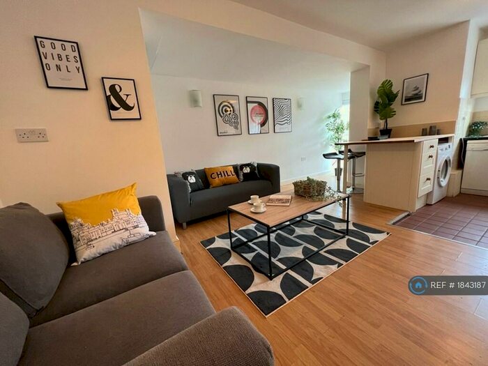 6 Bedroom Terraced House To Rent In Monks Road, Exeter, EX4