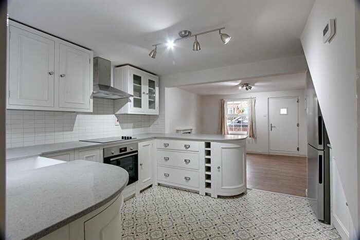 2 Bedroom Cottage To Rent In Tring Road, Wilstone, HP23