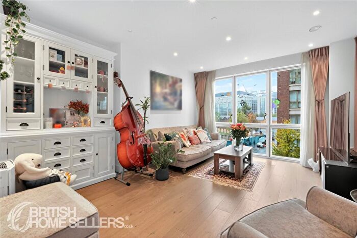 2 Bedroom Apartment For Sale In Arniston Way, London, E14