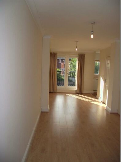 3 Bedroom Town House To Rent In Davies Close, Market Harborough, LE16