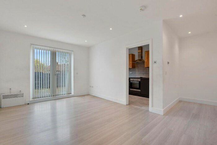 2 Bedroom Flat To Rent In Church Lane, London, NW9