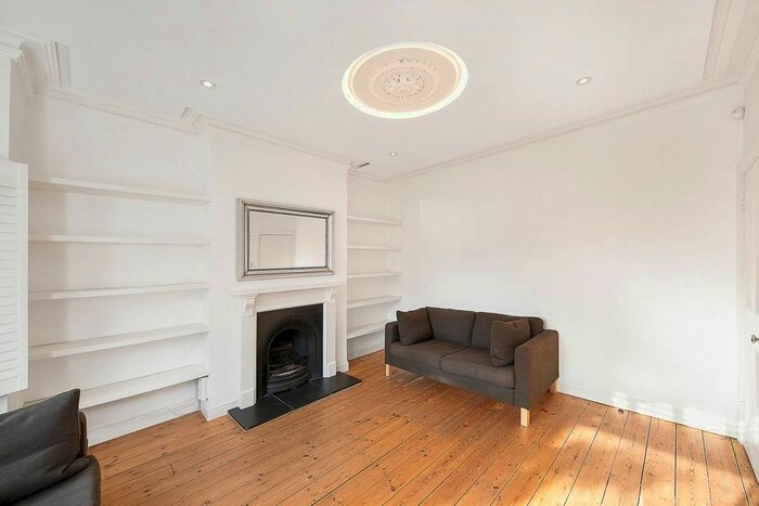 2 Bedroom Flat To Rent In Blackett Street, West Putney, London, SW15