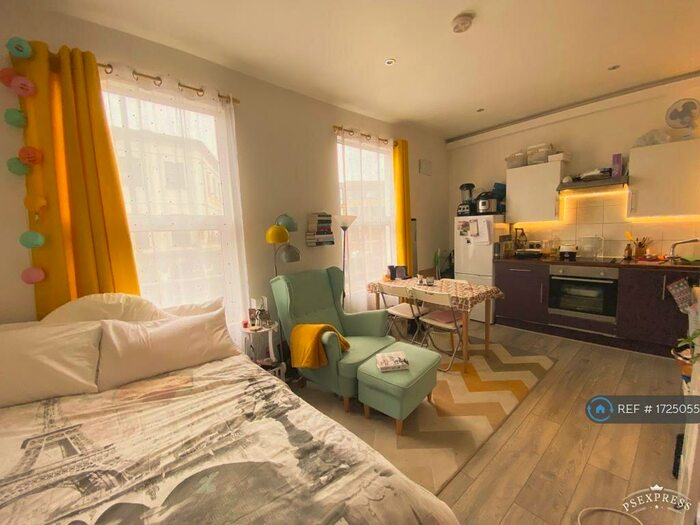 Studio To Rent In Brockley Road, London, SE4