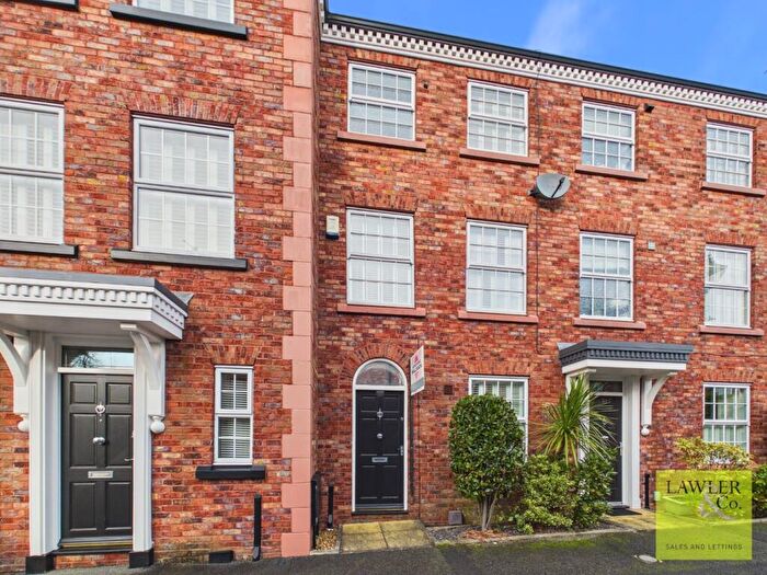 3 Bedroom Town House For Sale In Gower Hey Gardens, Gee Cross, Hyde, SK14