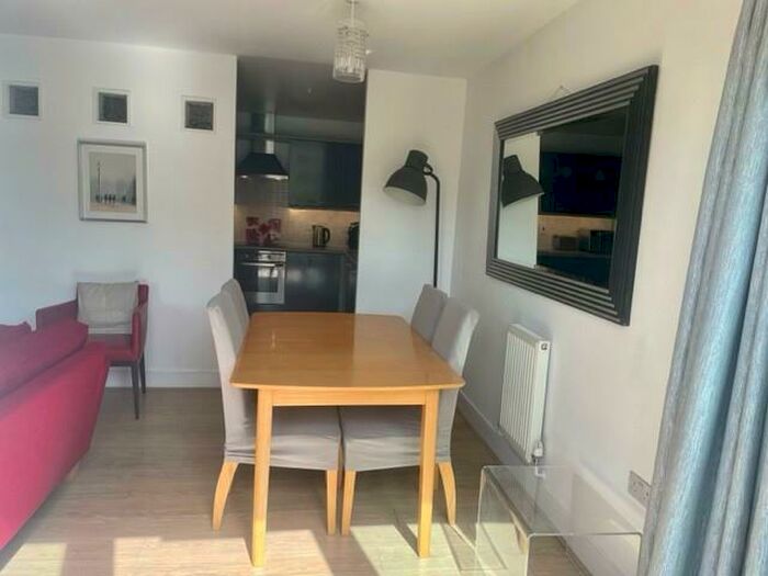 2 Bedroom Apartment To Rent In Windsor, Berkshire, SL4