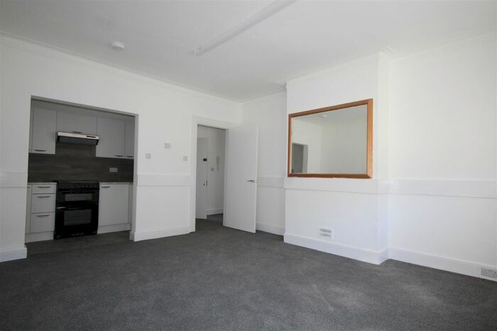 2 Bedroom Flat To Rent In Christchurch Road, Boscombe, Bournemouth, BH7