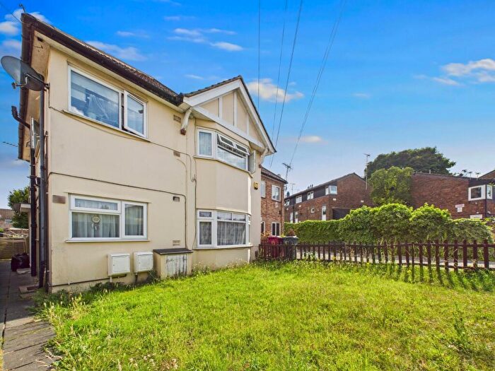 2 Bedroom Apartment For Sale In Furnival Avenue, Slough, Berkshire, SL2