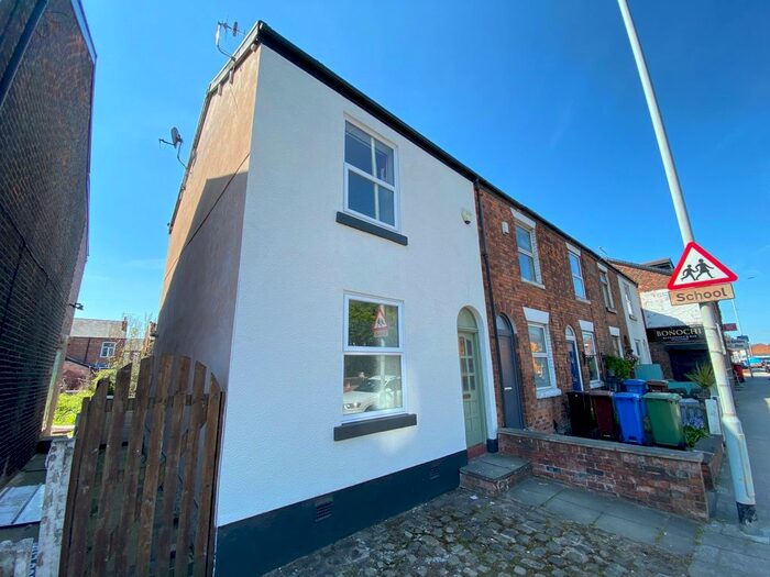 2 Bedroom End Of Terrace House To Rent In Buxton Road, Stockport, SK2