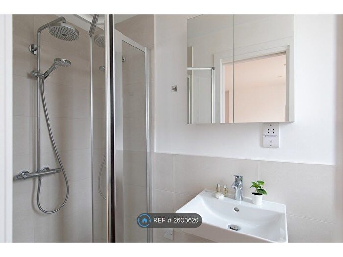 2 Bedroom Flat To Rent In Castle Road, London, NW1