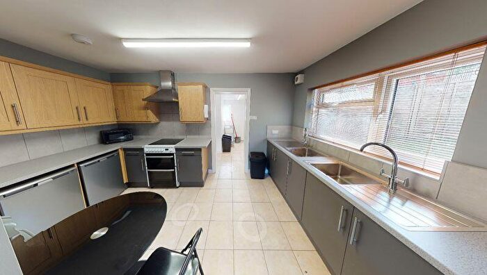 5 Bedroom Semi-Detached House To Rent In Auckland Drive, Brighton, BN2