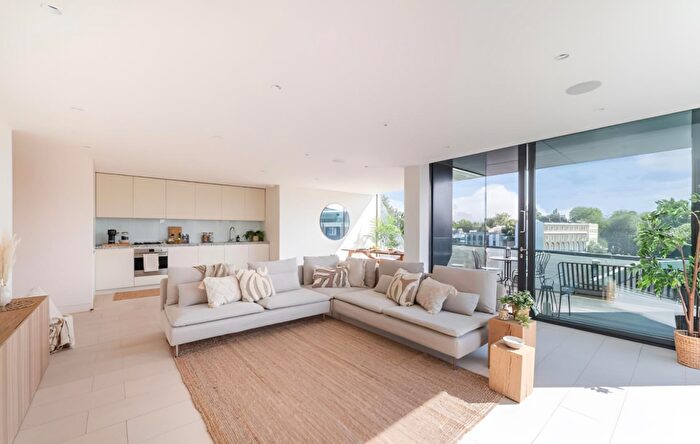 3 Bedroom Flat To Rent In Latitude House, Oval Road, Camden, NW1