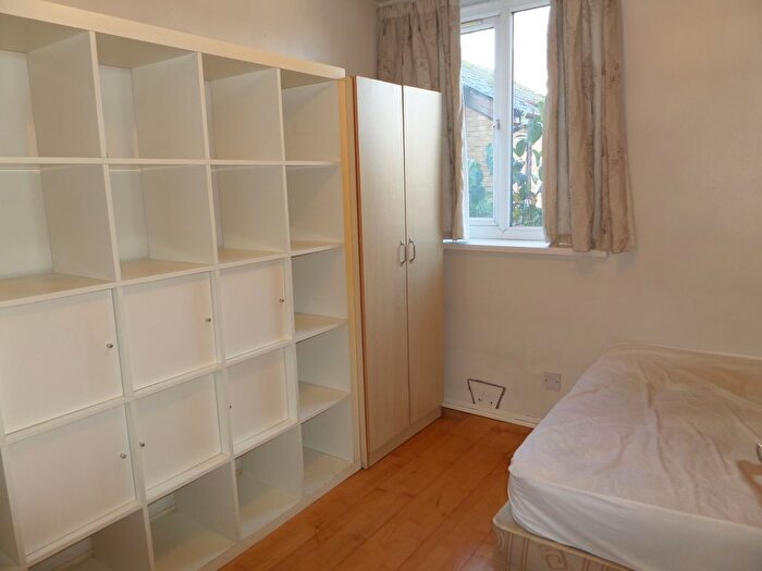 2 Bedroom Flat To Rent In Angelfield, Hounslow, TW3