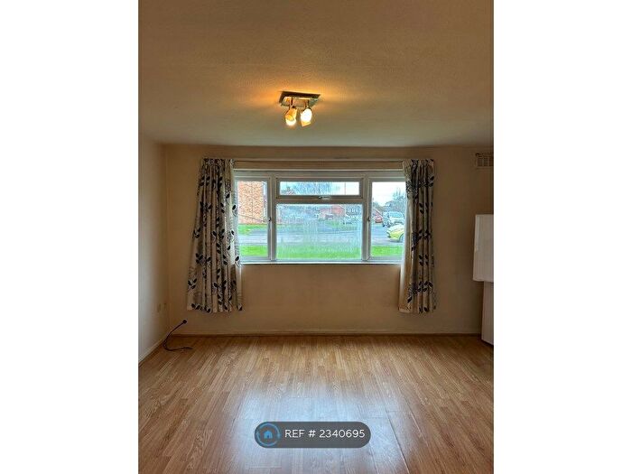 Studio To Rent In Long Meadow, Aylesbury, HP21