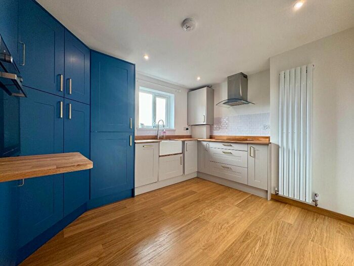 2 Bedroom Flat To Rent In West Hoe Road, Plymouth, Devon, PL1