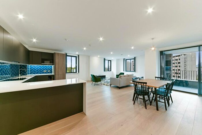 2 Bedroom Apartment To Rent In Shoreditch Exchange, Shoreditch, London, E14