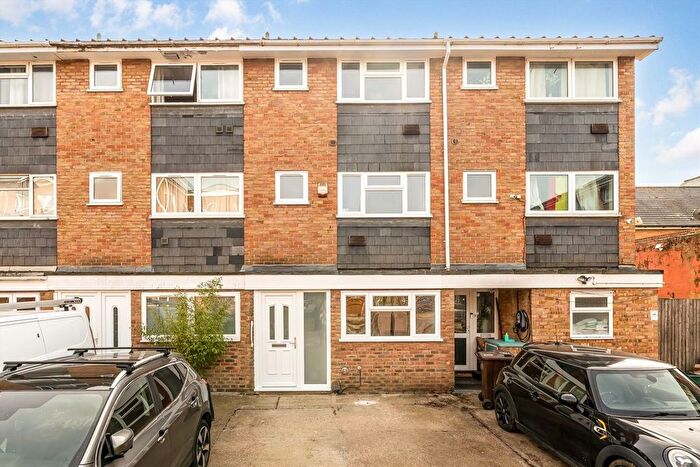4 Bedroom Terraced House For Sale In Aplin Way, Isleworth, TW7