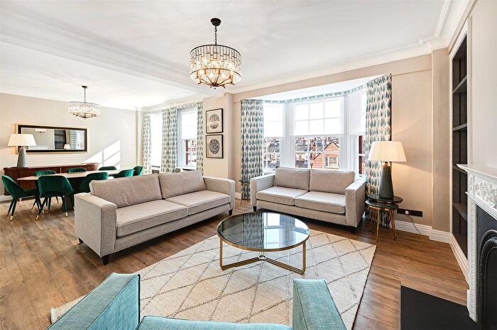 3 Bedroom Flat To Rent In - Grosvenor Square, Mayfair, W1K