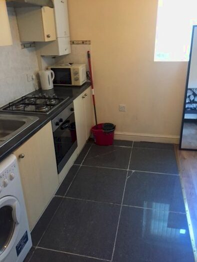 2 Bedroom Flat To Rent In Glenfrome Road, Bristol, BS5