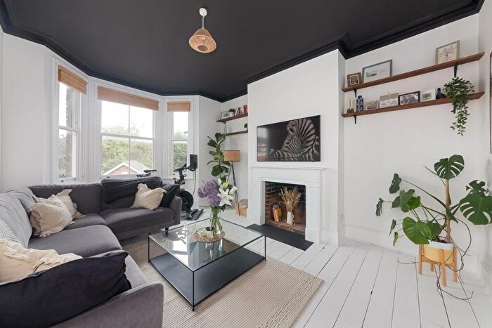 2 Bedroom Flat For Sale In Thurlow Hill, Dulwich, London, SE21