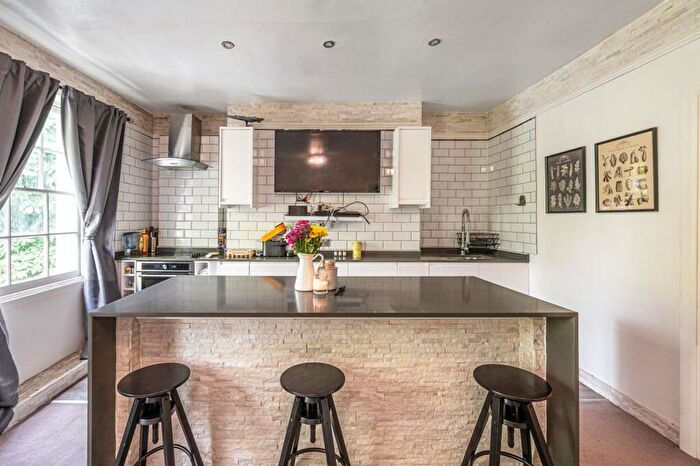 1 Bedroom Flat To Rent In Princess Road, Primrose Hill, London, NW1