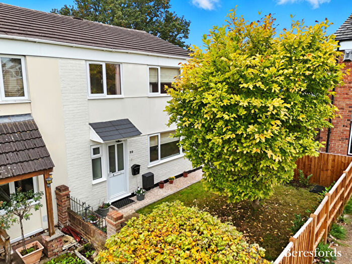 3 Bedroom End Of Terrace House For Sale In Heaton Avenue, Romford, RM3