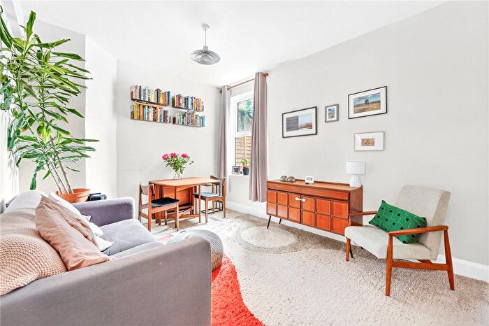2 Bedroom Flat For Sale In Chingford Road, Walthamstow, London, E17
