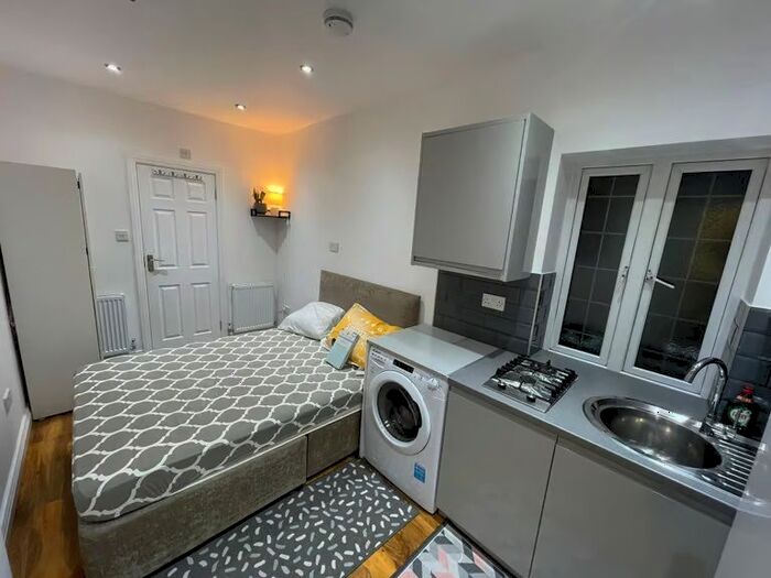 Studio To Rent In Village Way, Pinner, HA5