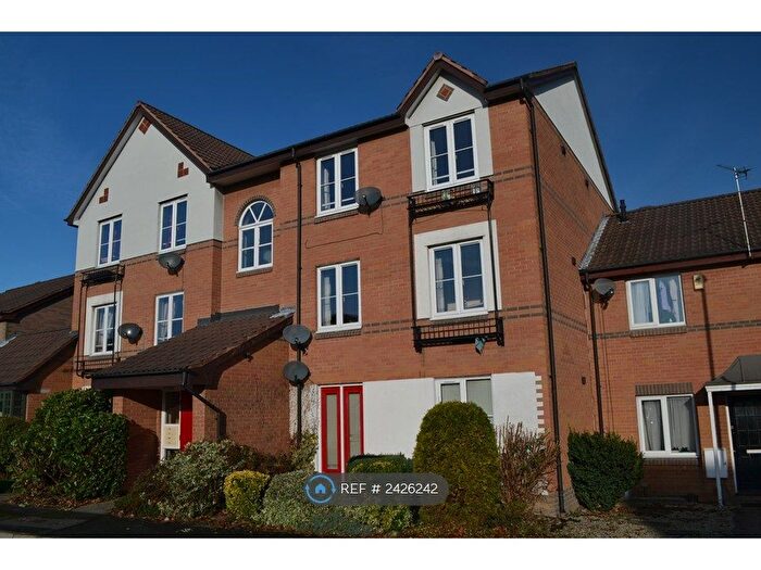 2 Bedroom Flat To Rent In Grange Road, Hunslet, Leeds, LS10