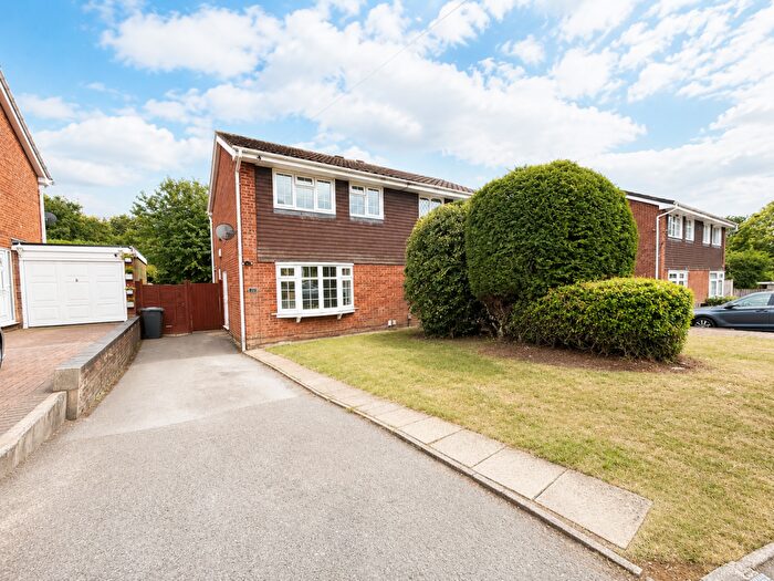 3 Bedroom Semi-Detached House To Rent In Hawkside, Wilnecote, Tamworth, Staffordshire, B77