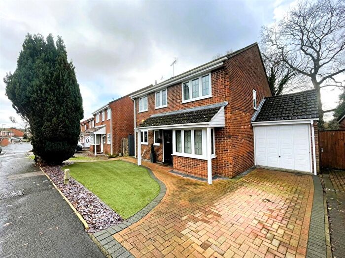 4 Bedroom Detached House For Sale In Cotswold Close, Farnborough, Hampshire, GU14