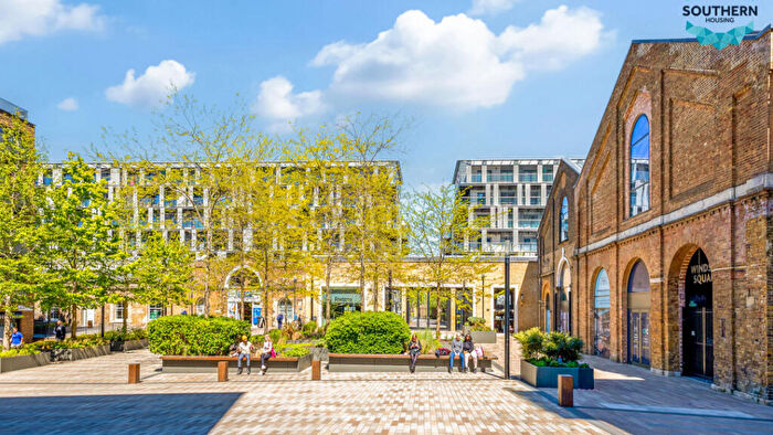 1 Bedroom Flat For Sale In Royal Carriage Mews, Woolwich, SE18