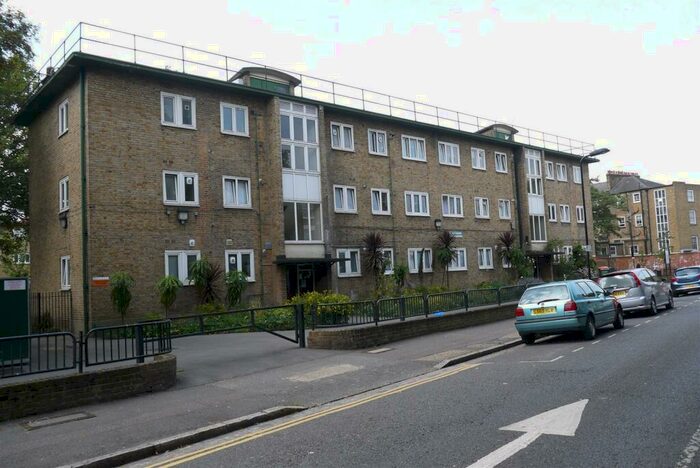 3 Bedroom Flat To Rent In Greenwood Road, London, E8