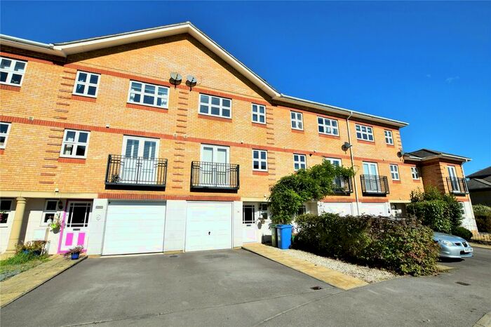 4 Bedroom Town House To Rent In Ogden Park, Bracknell, Berkshire, RG12