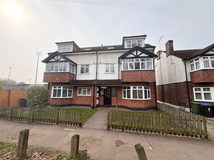 1 Bedroom Flat To Rent In Kingfield Road, Woking, Surrey, GU22