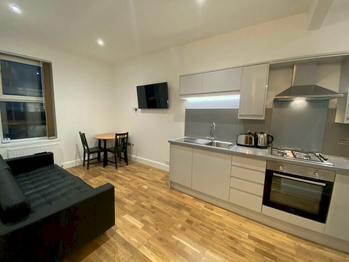 2 Bedroom Flat To Rent In Mutley Plain, Plymouth, PL4