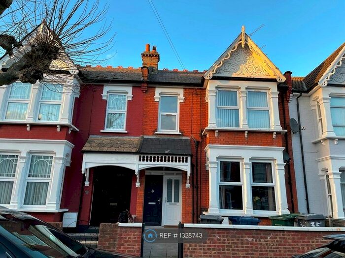 2 Bedroom Flat To Rent In Church Field Avenue, London, N12