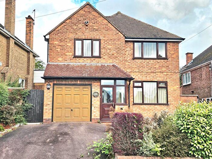 3 Bedroom Detached House For Sale In Pilkington Avenue, Sutton Coldfield, B72