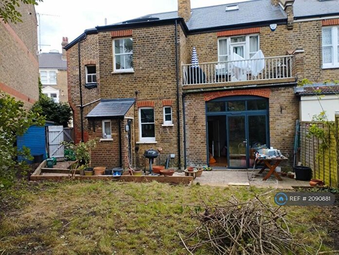 3 Bedroom Maisonette To Rent In Philip Lane, London, N15
