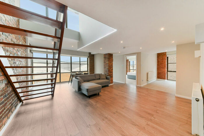 3 Bedroom Apartment To Rent In Eagle House, Islington London, N1