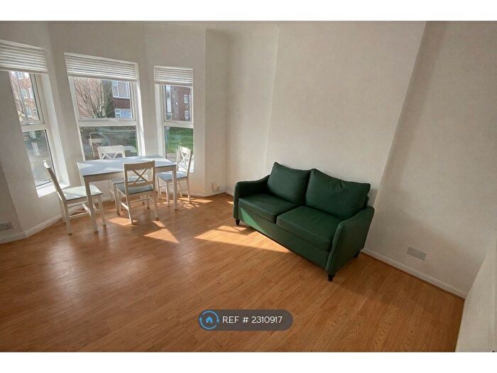 1 Bedroom Flat To Rent In Old Bedford Rd, Luton, LU2
